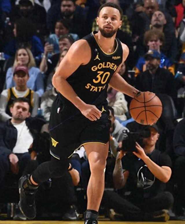 安踏几乎敲定库里球鞋代言！因遭恶意竞争导致库重新做选择