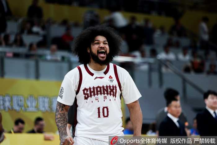 媒体人：尼克斯是体型大有突破能组织的重型后卫 昨晚立功了